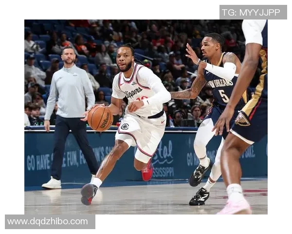 小卡表现起伏不定17投9中斩获22分8篮板6助攻三分球全失落空 小卡表现起伏不定17投9中斩获22分8篮板6助攻三分球全失落空